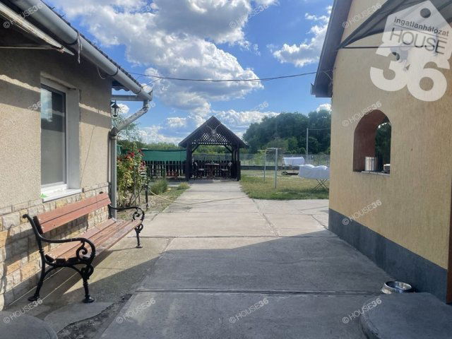 Eladó családi ház, Csemőn 83.9 M Ft, 4 szobás