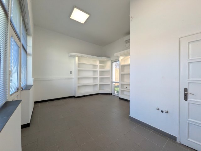 Kiadó üzlethelyiség, Debrecenben 130 E Ft / hó, 1 szobás