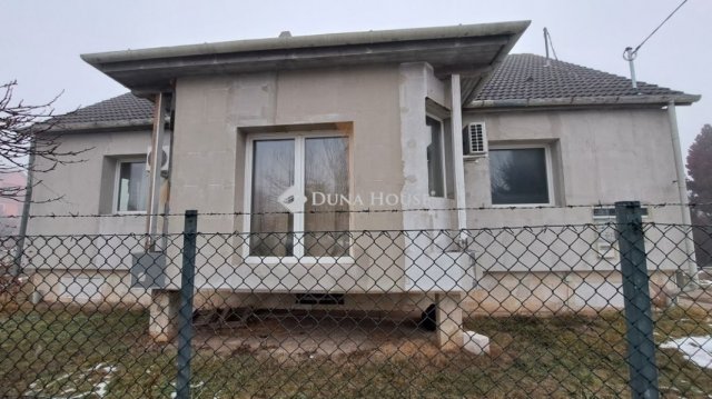 Eladó családi ház, Tápiószecsőn 68 M Ft, 4 szobás