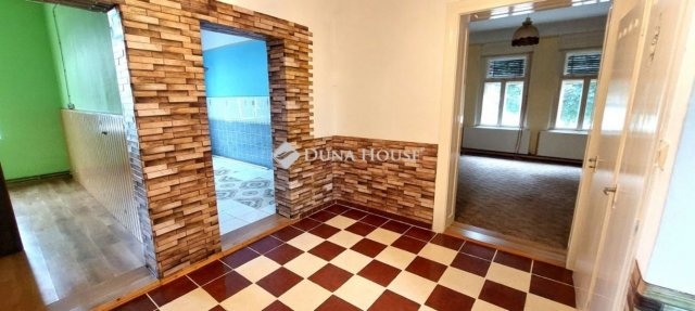 Eladó téglalakás, Csepregen 28 M Ft, 3 szobás