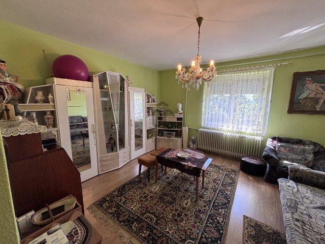 Eladó családi ház, Pécsett 129.9 M Ft, 5 szobás