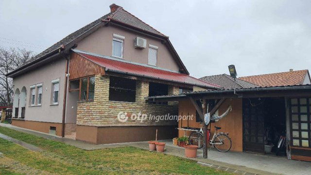 Eladó családi ház, Balatonlelleén 129.9 M Ft, 2+4 szobás