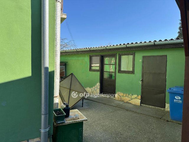 Eladó családi ház, Harkányban 65 M Ft, 7+1 szobás