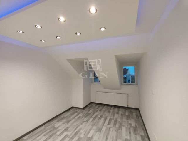 Eladó téglalakás, Baján 57.5 M Ft, 3 szobás