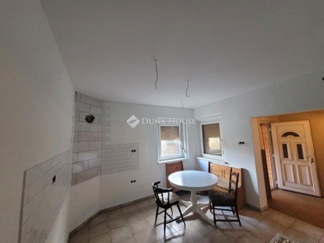 Eladó családi ház, Vecsésen 57.9 M Ft, 2 szobás