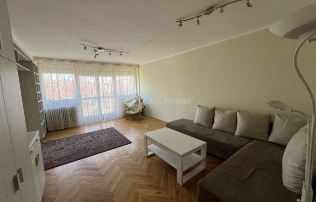 Eladó téglalakás, Kaposváron 32.99 M Ft, 1 szobás