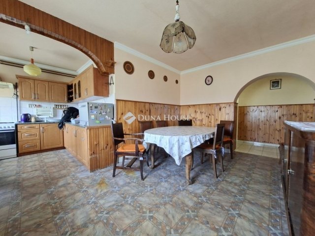 Eladó családi ház, Tápiószecsőn 74.9 M Ft, 6 szobás