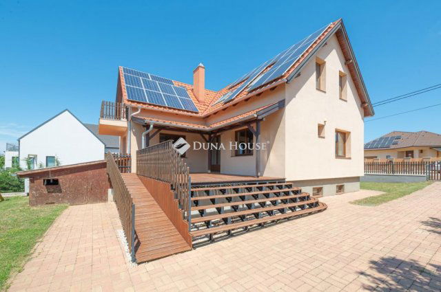 Eladó családi ház, Nemesvámoson 189 M Ft, 7 szobás