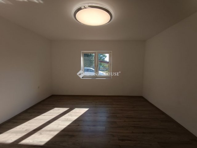 Eladó családi ház, Újszászon 24 M Ft, 4 szobás