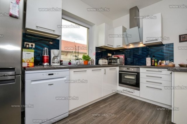 Eladó ikerház, Budakalászon 139.9 M Ft, 4 szobás