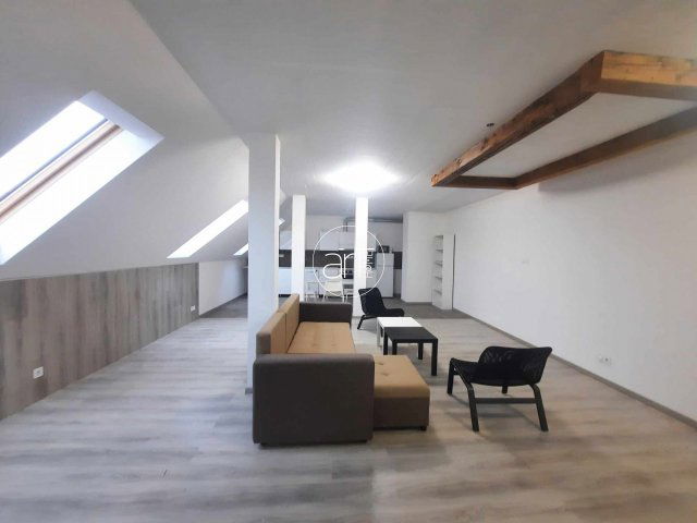 Kiadó téglalakás, albérlet, Szegeden 300 E Ft / hó, 3 szobás