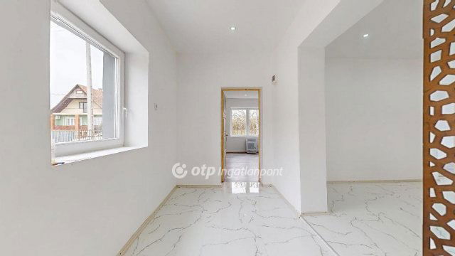 Eladó családi ház, Komorón 18.5 M Ft, 2 szobás