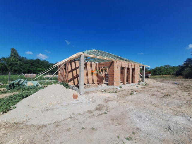 Eladó ikerház, Kiskunlacházán 85 M Ft, 4 szobás