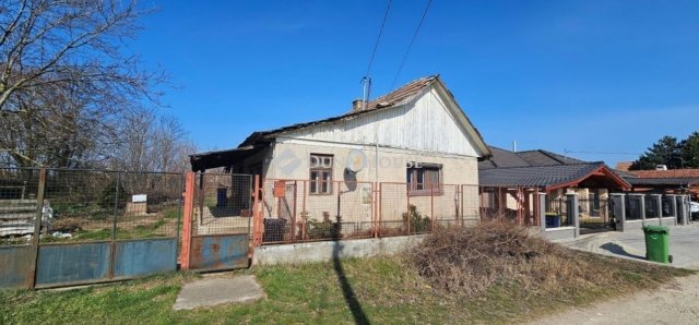 Eladó családi ház, Tóalmáson 10.9 M Ft, 1 szobás