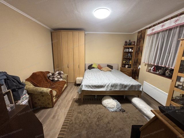 Eladó családi ház, Komáromban 34.75 M Ft, 2 szobás