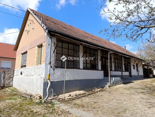 Eladó családi ház, Sombereken 12.9 M Ft, 4 szobás