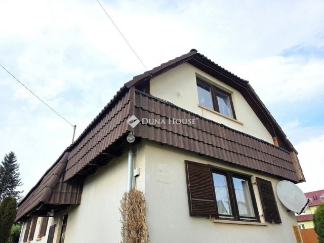 Eladó családi ház, Pécsett 84.9 M Ft, 4 szobás