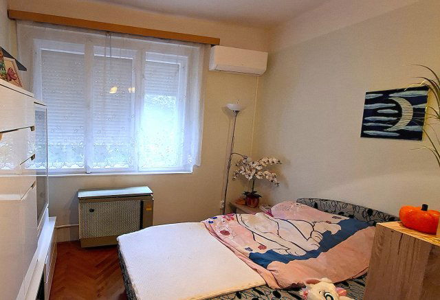 Kiadó téglalakás, albérlet, Pécsett, Semmelweis utcában