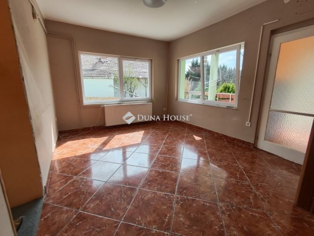 Eladó családi ház, Érden 134.4 M Ft, 7 szobás