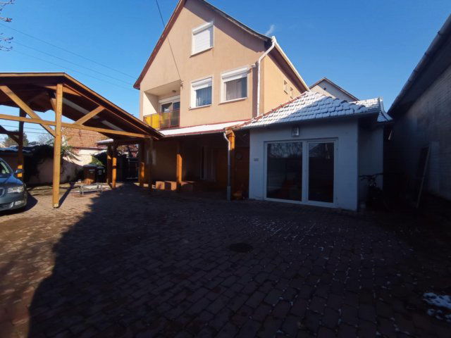 Eladó családi ház, Békéscsabán 59.99 M Ft, 4+2 szobás
