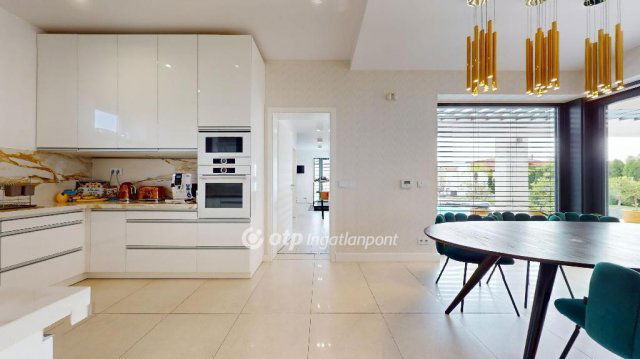 Eladó családi ház, Kistokajon 297 M Ft, 6+2 szobás