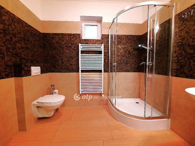 Eladó családi ház, Siófokon 275 M Ft, 6 szobás