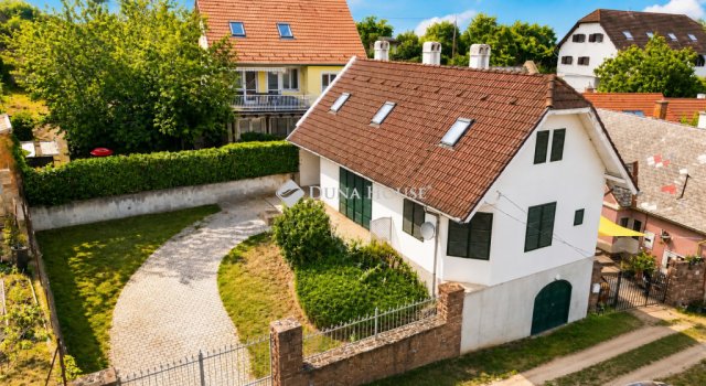 Eladó családi ház, Alsóörsön 110 M Ft, 7 szobás