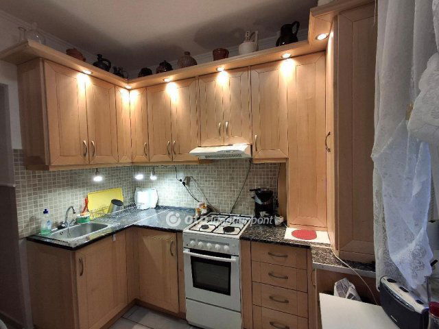 Eladó panellakás, Gyulán 39.5 M Ft, 3 szobás