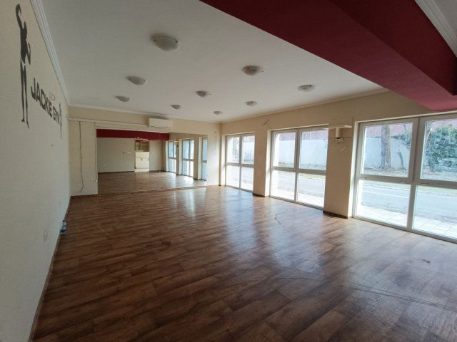 Kiadó üzlethelyiség, Nyíregyházán 300 E Ft / hó