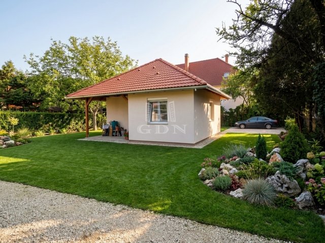 Eladó családi ház, Dunakeszin 65.99 M Ft, 1+1 szobás