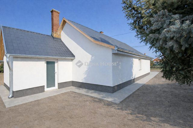 Eladó családi ház, Törtelen 42.9 M Ft, 4 szobás