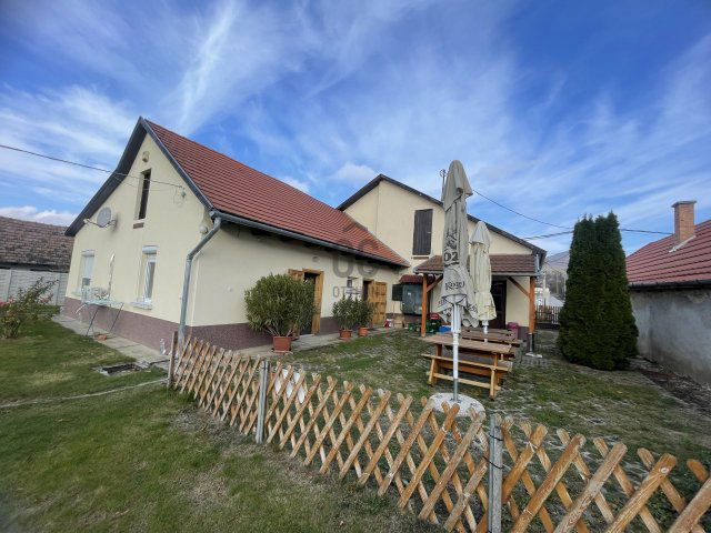 Eladó családi ház, Márianosztrán 85 M Ft, 6 szobás