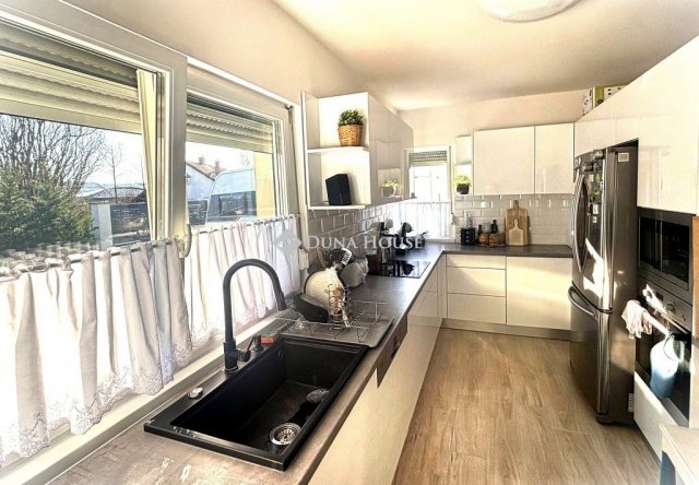 Eladó családi ház, Piliscsabán 155 M Ft, 5 szobás