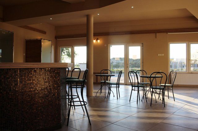 Eladó üzlethelyiség, Velencén 144 M Ft, 7 szobás