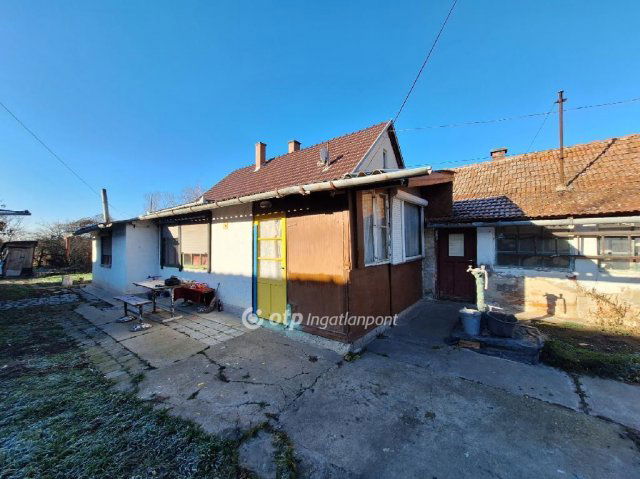 Eladó családi ház, Földesen 12 M Ft, 2+1 szobás