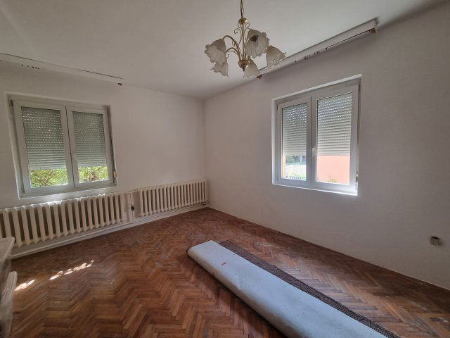 Eladó családi ház, Tatabányán 50 M Ft, 2 szobás