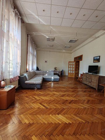 Eladó téglalakás, Szolnokon 99 M Ft, 5 szobás