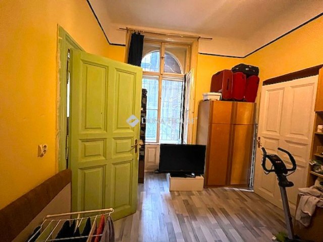 Eladó téglalakás, Budapesten, VI. kerületben 62.9 M Ft, 2 szobás