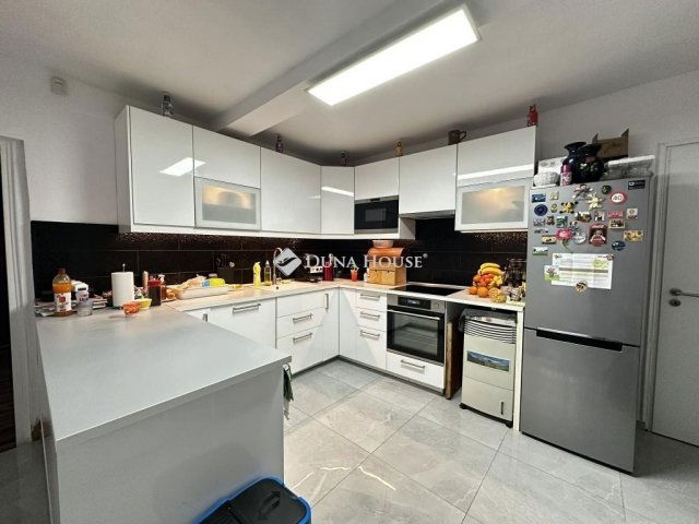 Eladó családi ház, Ádándon 79 M Ft, 4 szobás