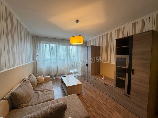 Eladó panellakás, Tatán 62.9 M Ft, 3 szobás