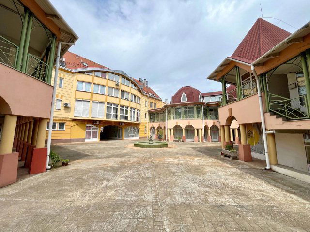 Eladó üzlethelyiség, Pécsett 87 M Ft, 5 szobás