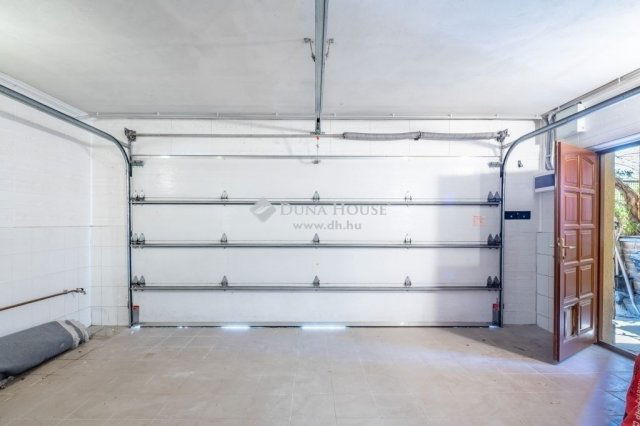 Eladó családi ház, Szigetszentmiklóson 155.9 M Ft, 5 szobás