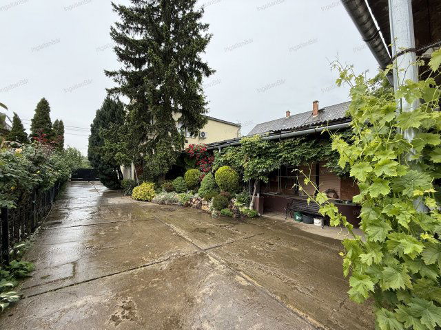 Eladó téglalakás, Nyírmadán 40 M Ft, 5 szobás