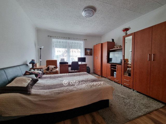 Eladó családi ház, Nemesszalókon 49.9 M Ft, 6 szobás