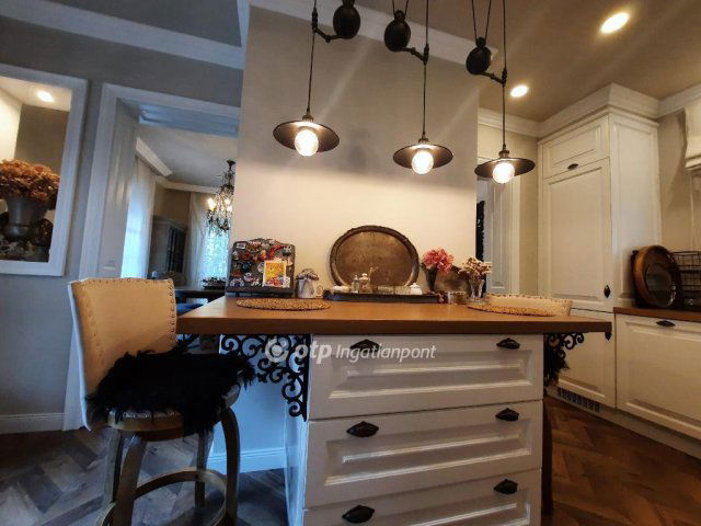 Eladó családi ház, Siófokon 549 M Ft, 9 szobás