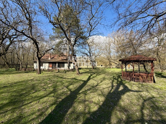 Eladó családi ház, Mikebudán 34 M Ft, 3+2 szobás