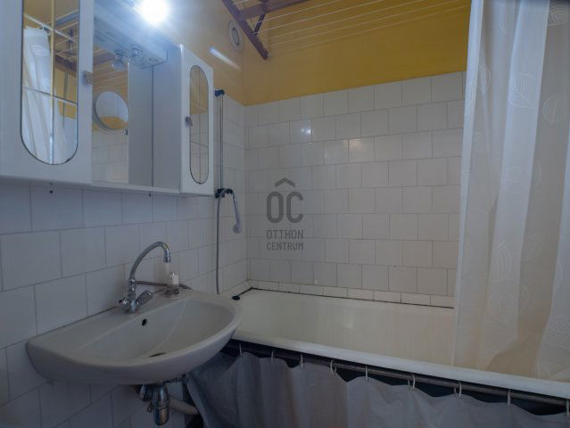 Eladó panellakás, Kecskeméten 39.9 M Ft, 2 szobás