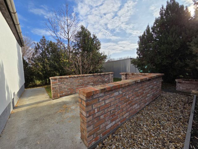 Eladó családi ház, Rózsaszentmártonon 19.9 M Ft, 1 szobás