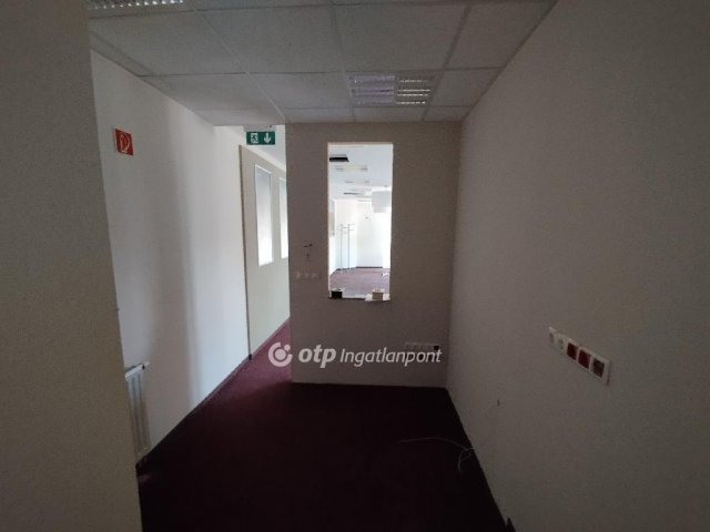 Eladó üzlethelyiség, Pakson 92.4 M Ft / költözzbe.hu