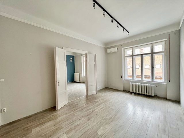 Eladó téglalakás, Budapesten, V. kerületben, Arany János utcában